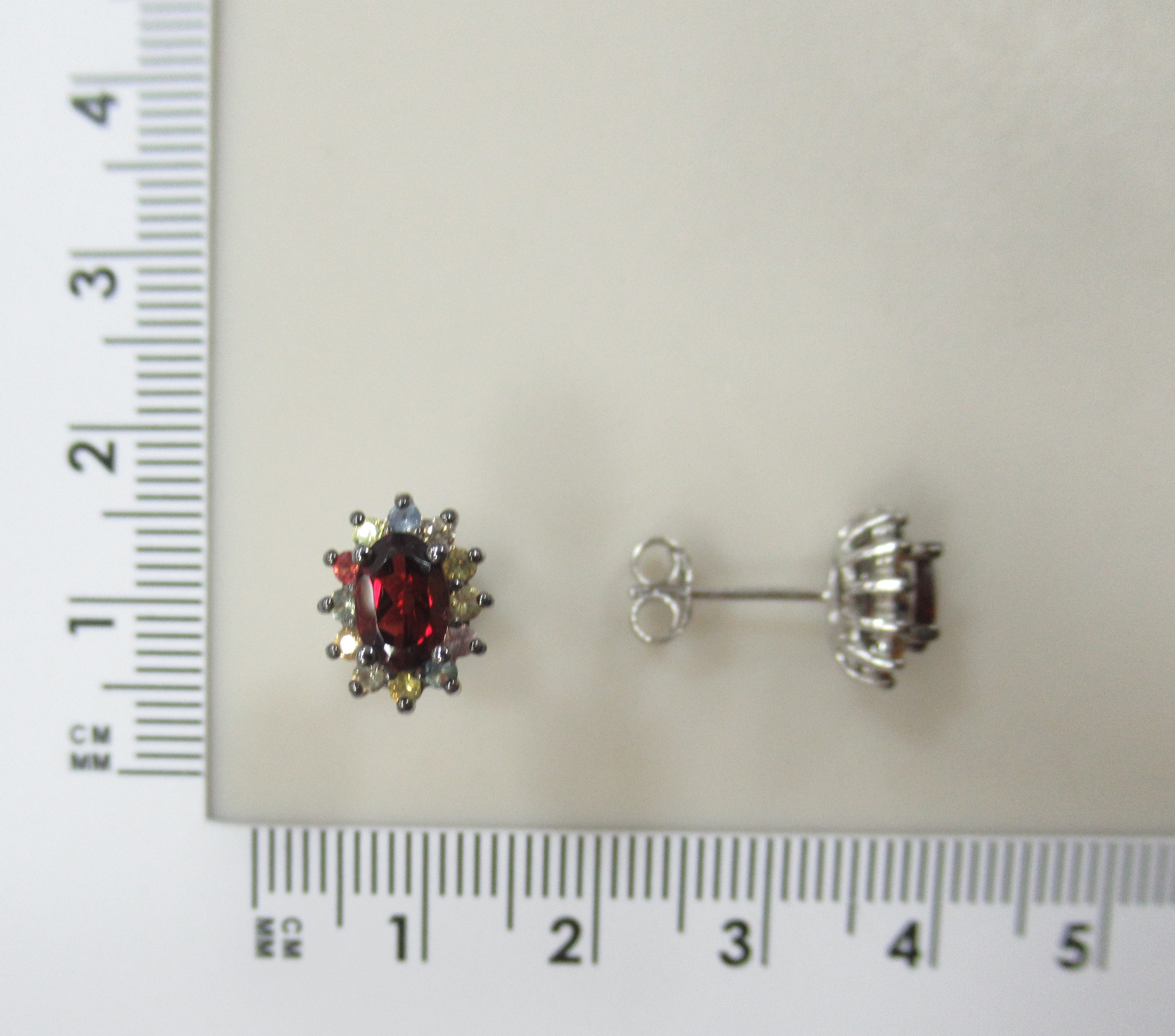 Серебряные серьги-пусеты с гранатами Мозамбик